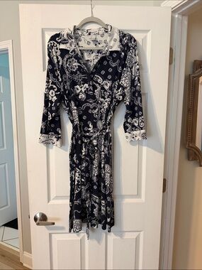 Chico's Navy and White Floral Wrap Dress Robe